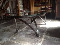 table elliptique fer forg&eacute; et verre tremp&eacute;.