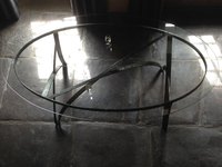 table elliptique pour 12 couverts en vis &agrave; vis.