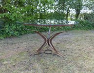tables aux oiseaux ,verre et fer forg&eacute;, pied 900 �